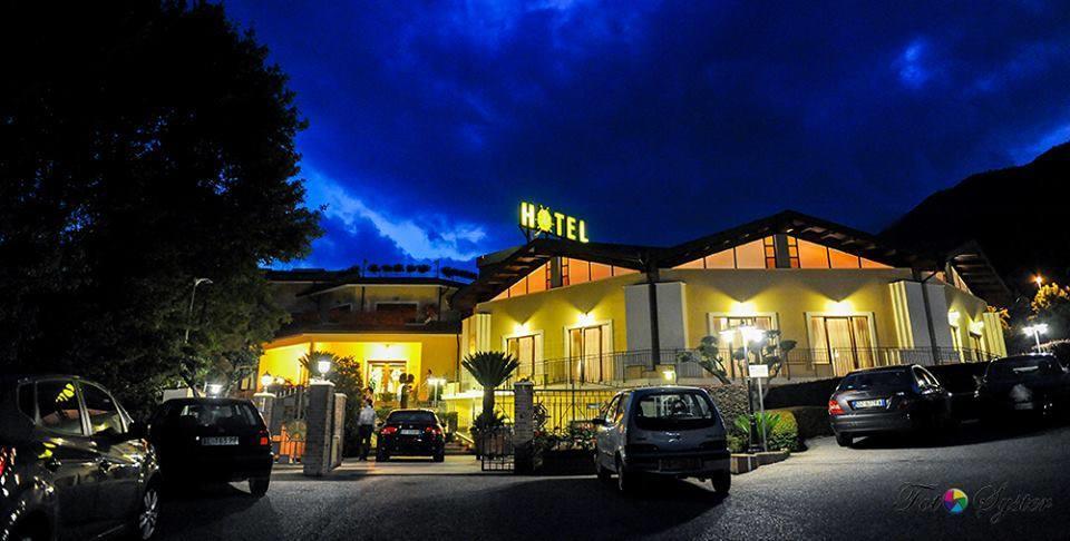 San Raffaele Hotel Restaurant & Resort Castelluccio Superiore Esterno foto